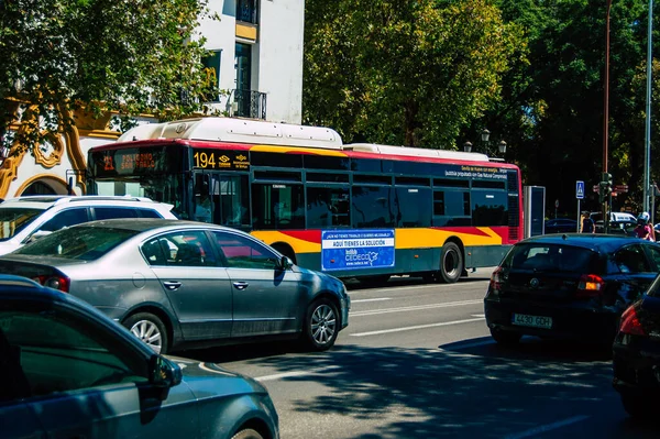 Σεβίλλη Ισπανία Σεπτεμβρίου 2021 Λεωφορείο Που Διασχίζει Τους Δρόμους Της — Φωτογραφία Αρχείου