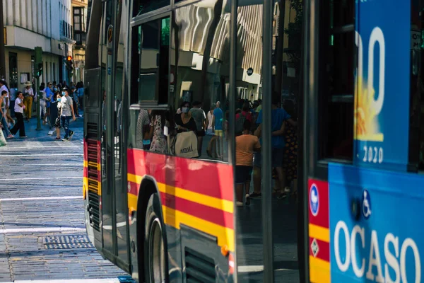 Sevilla Spanien September 2021 Buss Kör Genom Gatorna Sevilla Utbrottet — Stockfoto