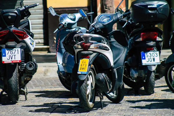 Sevilla Spanyolország Szeptember 2021 Motorkerékpárok Parkoló Utcáin Sevilla Emblematikus Város — Stock Fotó
