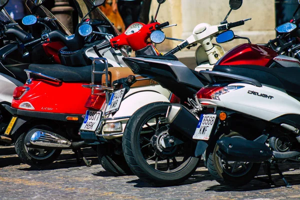 Sevilha Espanha Setembro 2021 Motos Estacionadas Nas Ruas Sevilha Uma — Fotografia de Stock