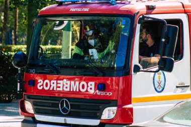 Seville İspanya 18 Eylül 2021 İspanya 'nın güneyinde, sembolik bir şehir ve Endülüs Bölgesi' nin başkenti Seville sokaklarında itfaiye aracı bulunmaktadır.