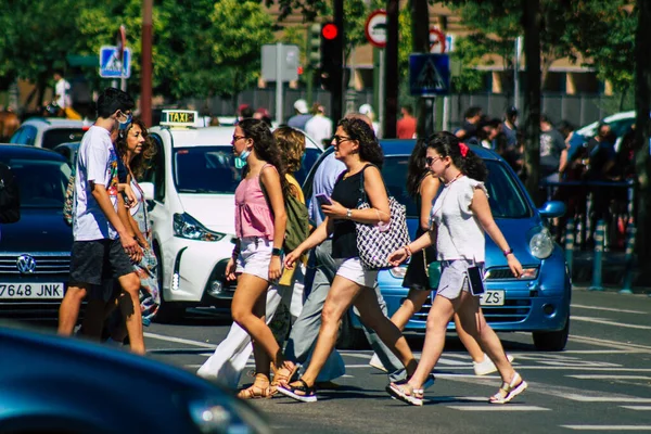 Σεβίλλη Ισπανία Σεπτεμβρίου 2021 Πεζοί Που Περπατούν Στο Δρόμο Κατά — Φωτογραφία Αρχείου
