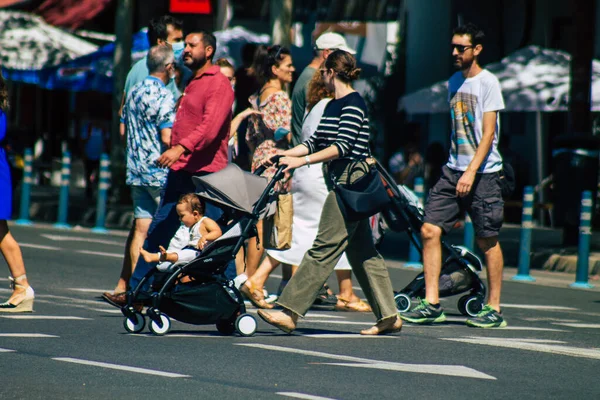 Sevilla Španělsko Září 2021 Chodci Procházející Ulici Během Epidemie Koronaviru — Stock fotografie