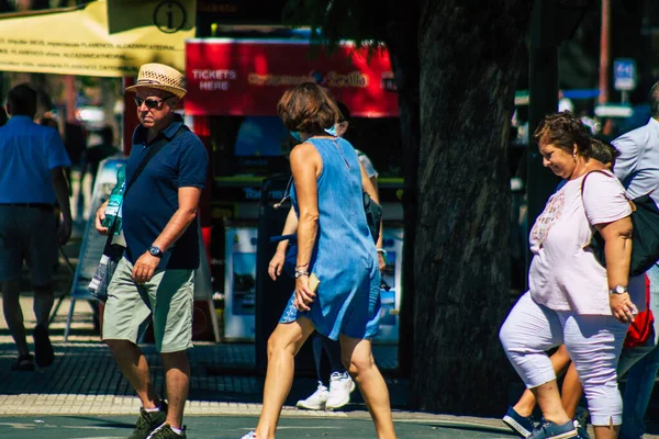 Sevilla España Septiembre 2021 Los Peatones Caminan Por Calle Durante — Foto de Stock