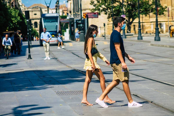 Sevilha Espanha Setembro 2021 Pedestres Andando Rua Durante Surto Coronavírus — Fotografia de Stock