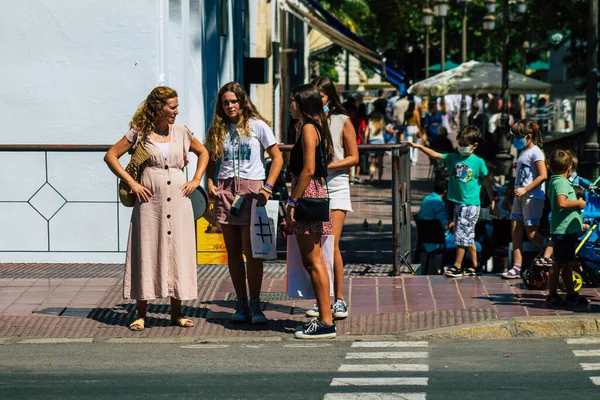 Sevilla Španělsko Září 2021 Chodci Procházející Ulici Během Epidemie Koronaviru — Stock fotografie