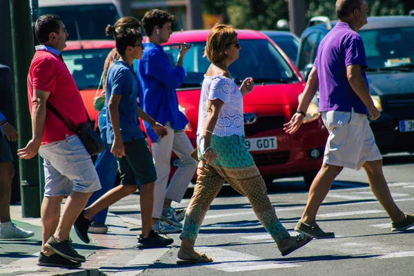 Sevilha Espanha Setembro 2021 Pedestres Andando Rua Durante Surto Coronavírus — Fotografia de Stock