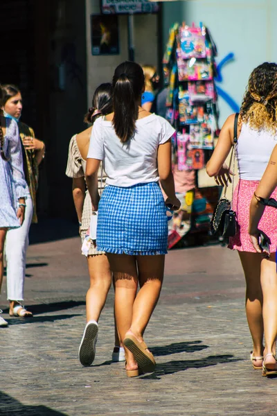 Sevilla España Septiembre 2021 Los Peatones Caminan Por Calle Durante —  Fotos de Stock