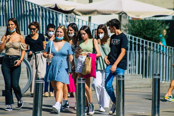 Sevilla Španělsko Září 2021 Chodci Procházející Ulici Během Epidemie Koronaviru — Stock fotografie