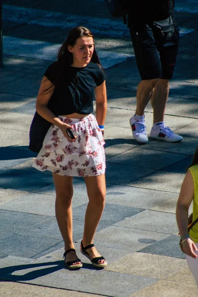 Sevilha Espanha Setembro 2021 Pedestres Andando Rua Durante Surto Coronavírus — Fotografia de Stock