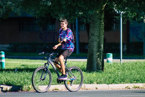 Sevilla Spanje September 2021 Mensen Rollend Met Fiets Straten Van — Stockfoto