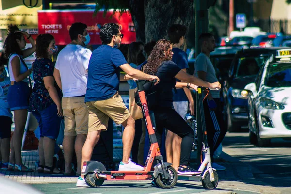Севілья Іспанія Вересня 2021 Року Люди Які Катаються Електричним Скутером — стокове фото