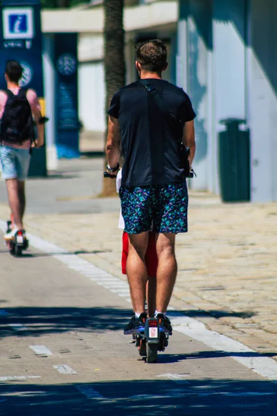 Sevilla España Septiembre 2021 Personas Rodando Con Scooter Eléctrico Las —  Fotos de Stock