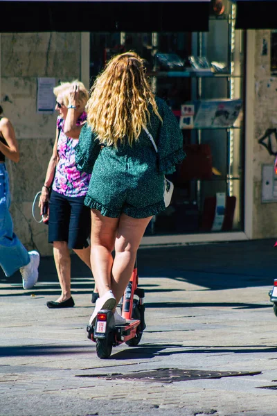 Sevilla España Septiembre 2021 Personas Rodando Con Scooter Eléctrico Las —  Fotos de Stock