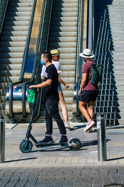 Sevilla España Septiembre 2021 Personas Rodando Con Scooter Eléctrico Las —  Fotos de Stock