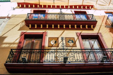 Seville İspanya 18 Eylül 2021 İspanya 'nın güneyinde, sembolik şehir ve Endülüs Bölgesi' nin başkenti Sevilla şehrinde yer alan bina.