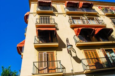 Seville İspanya 18 Eylül 2021 İspanya 'nın güneyinde, sembolik şehir ve Endülüs Bölgesi' nin başkenti Sevilla şehrinde yer alan bina.