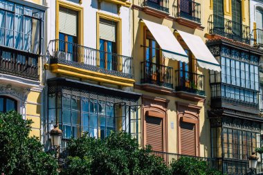 Seville İspanya 18 Eylül 2021 İspanya 'nın güneyinde, sembolik şehir ve Endülüs Bölgesi' nin başkenti Sevilla şehrinde yer alan bina.