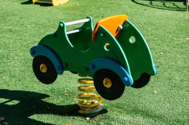 Seville İspanya 18 Eylül 2021 Coronavirus salgını sırasında Seville sokaklarında bulunan ve maske takan çocukların bu tür aktivitelere katılması zorunlu değildir.