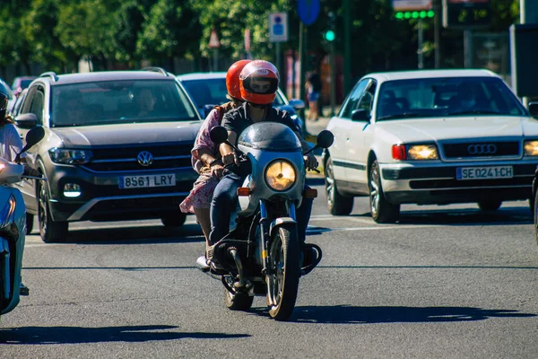 Sewilla Hiszpania Września 2021 Ludzie Jeżdżący Motocyklu Ulicach Sewilli Symbolicznego — Zdjęcie stockowe