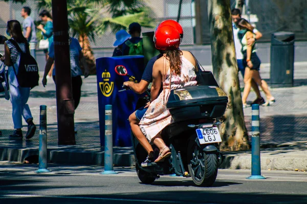 Севілья Іспанія Вересня 2021 Року Люди Прокат Мотоциклом Вулицях Севільї — стокове фото