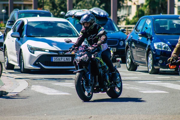 Sewilla Hiszpania Września 2021 Ludzie Jeżdżący Motocyklu Ulicach Sewilli Symbolicznego — Zdjęcie stockowe