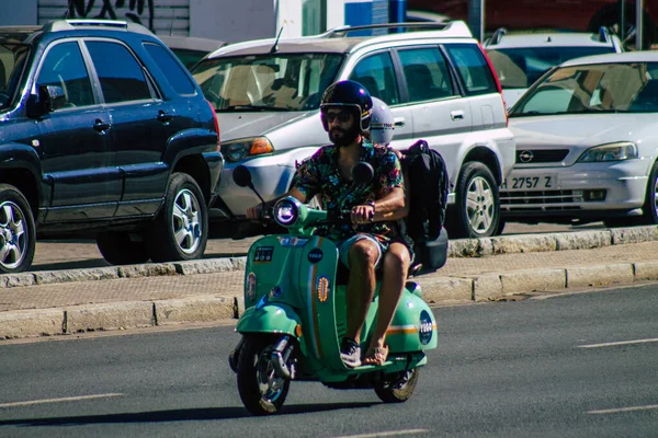 Séville Espagne Septembre 2021 Les Gens Roulent Avec Une Moto — Photo