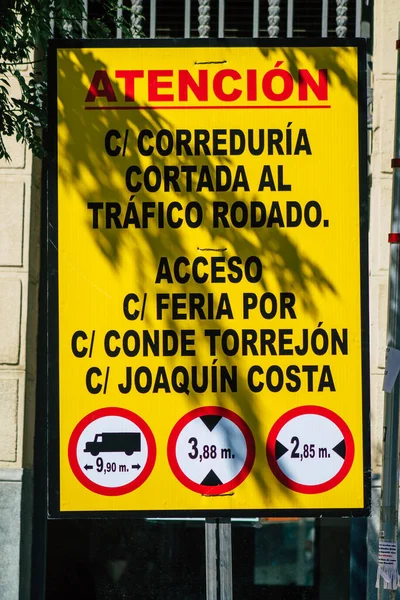 Sevilla Spanje September 2021 Straatnaambord Verkeersbord Opgetrokken Aan Zijkant Van — Stockfoto