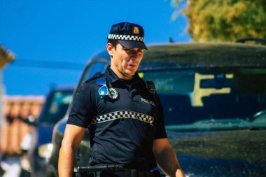 Carmona İspanya 26 Eylül 2021 İspanya Coronavirus salgını sırasında Carmona sokaklarında devriye gezen yerel polis merkezi.