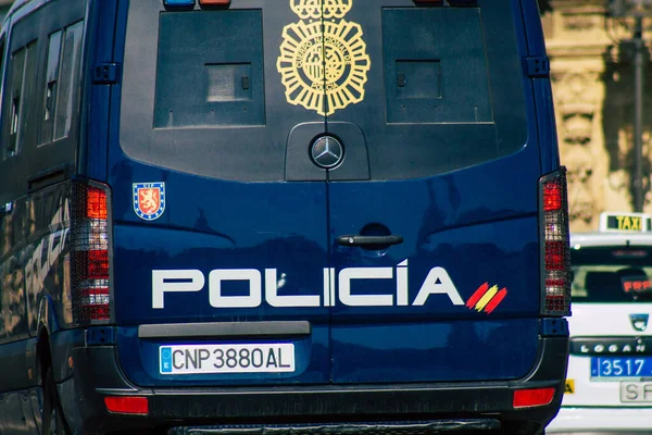2021年9月22日西班牙塞维利亚 在西班牙爆发禽流感期间 警察在塞维利亚街上巡逻 但在街上戴口罩不是强制性的 — 图库照片