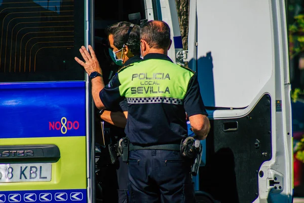 Sewilla Hiszpania Września 2021 Policjant Ulicach Sewilli Podczas Wybuchu Epidemii — Zdjęcie stockowe