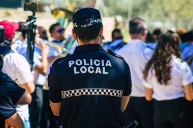 Carmona İspanya 26 Eylül 2021 İspanya Coronavirus salgını sırasında Carmona sokaklarında devriye gezen yerel polis merkezi.