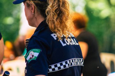 Carmona İspanya 26 Eylül 2021 İspanya Coronavirus salgını sırasında Carmona sokaklarında devriye gezen yerel polis merkezi.