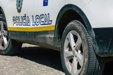 Carmona İspanya 26 Eylül 2021 Coronavirus salgını sırasında İspanya 'da devriye gezen yerel polis arabası