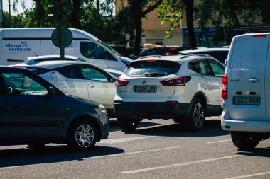 Sevilla İspanya 22 Eylül 2021 Sevilla caddelerinde trafik sıkışıklığı, sembolik bir şehir ve Endülüs Bölgesi 'nin başkenti, İspanya' nın güneyinde