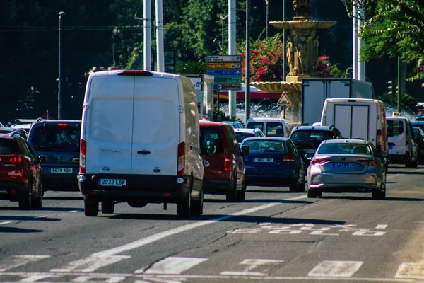 セビリアスペイン2021年9月22日スペイン南部のアンダルシア地方の象徴的な都市と首都セビリアの街の交通渋滞 — ストック写真