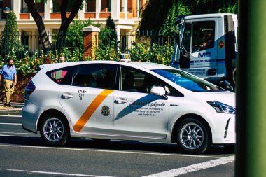 Sevilla İspanya 22 Eylül 2021 Sevilla caddelerinde Coronavirus salgını sırasında İspanya 'ya maske takarak gitmek zorunludur.