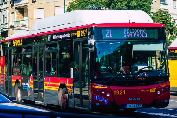 Sevilla Spanien September 2021 Buss Kör Genom Gatorna Sevilla Utbrottet — Stockfoto