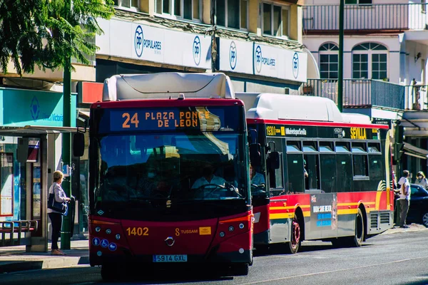 Sevilla Spanien September 2021 Buss Kör Genom Gatorna Sevilla Utbrottet — Stockfoto