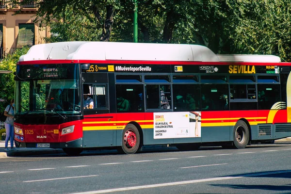 Sevilla Spanien September 2021 Buss Kör Genom Gatorna Sevilla Utbrottet — Stockfoto