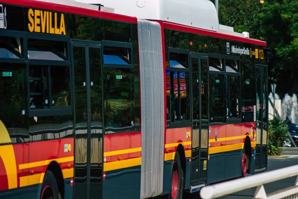 Sevilla Spanien September 2021 Buss Kör Genom Gatorna Sevilla Utbrottet — Stockfoto