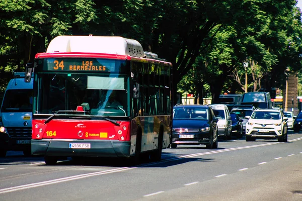 Σεβίλλη Ισπανία Σεπτεμβρίου 2021 Λεωφορείο Που Διασχίζει Τους Δρόμους Της — Φωτογραφία Αρχείου