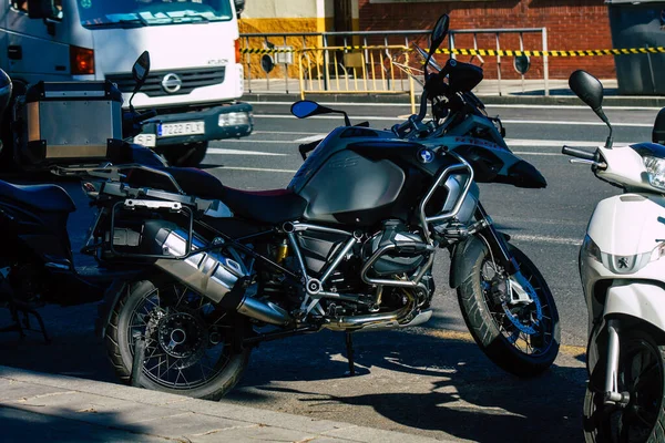 Sevilla Spanien September 2021 Motorcykel Parkerad Gatorna Sevilla Symbolisk Stad — Stockfoto