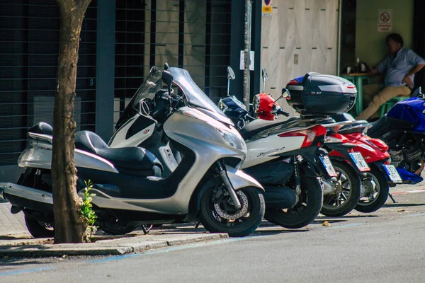 Sevilla Automatische Übersetzung September 2021 Motorrad Geparkt Den Straßen Von — Stockfoto