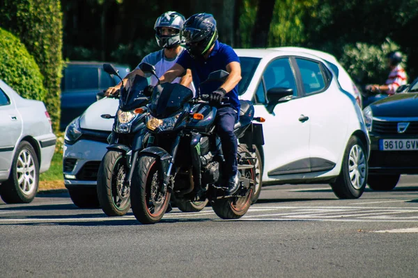 Sevilha Espanha Setembro 2021 Pessoas Rolando Com Uma Motocicleta Nas — Fotografia de Stock