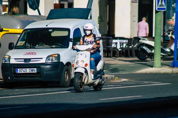 Севилья Испания Сентября 2021 Года Люди Катаются Мотоцикле Улицам Севильи — стоковое фото