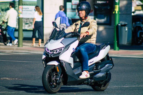 Séville Espagne Septembre 2021 Les Gens Roulent Avec Une Moto — Photo