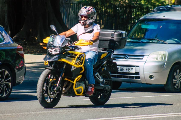 Siviglia Spagna Settembre 2021 Persone Che Rotolano Con Una Moto — Foto Stock