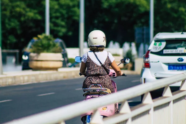 Севилья Испания Сентября 2021 Года Люди Катаются Мотоцикле Улицам Севильи — стоковое фото