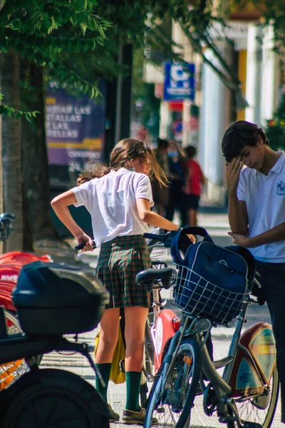 Севилья Испания Сентября 2021 Года Люди Катаются Велосипеде Улицам Севильи — стоковое фото